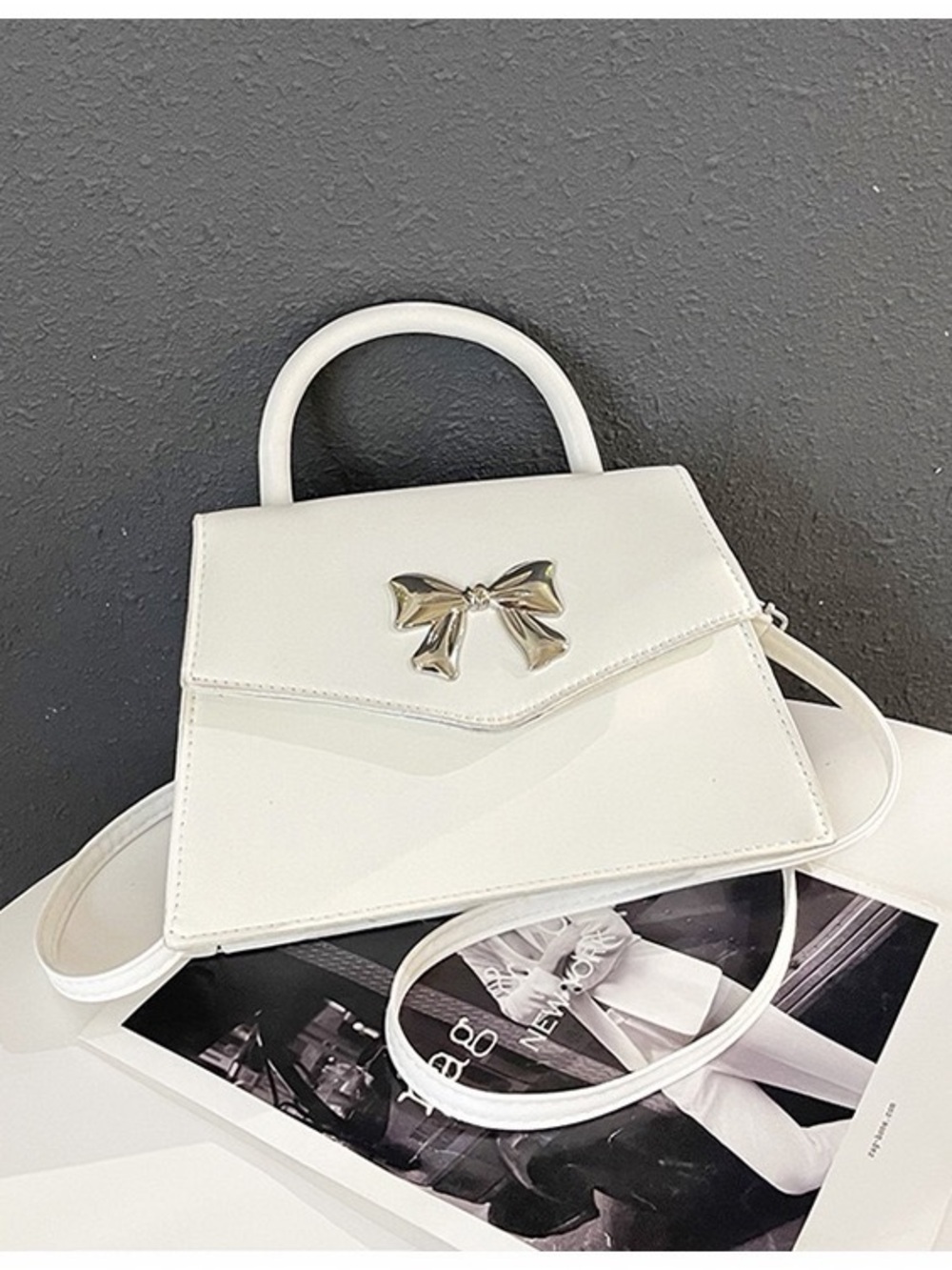 Elegant White Handbag with Bow Accent